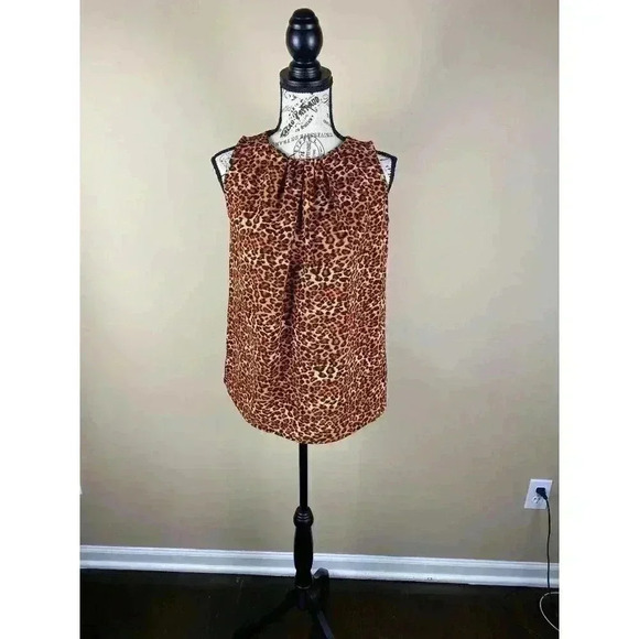 3/$25 Bundle of Women's Tee shirt-size XS - Picture 3 of 8